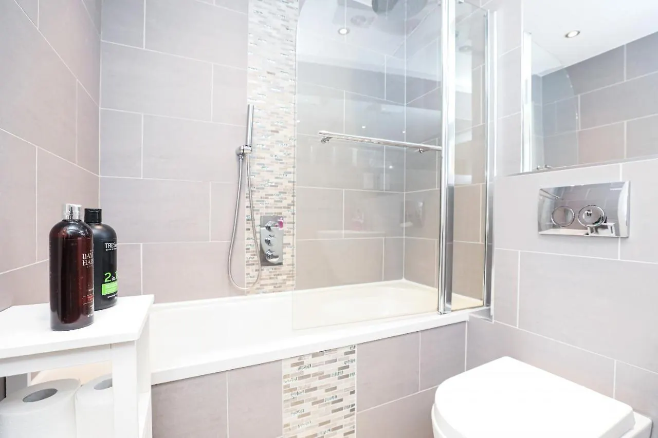 Waterfront Castle View 3 Bed Apartment Edinburgh United Kingdom