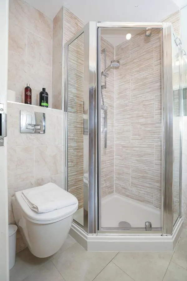 Waterfront Castle View 3 Bed Apartment Edinburgh