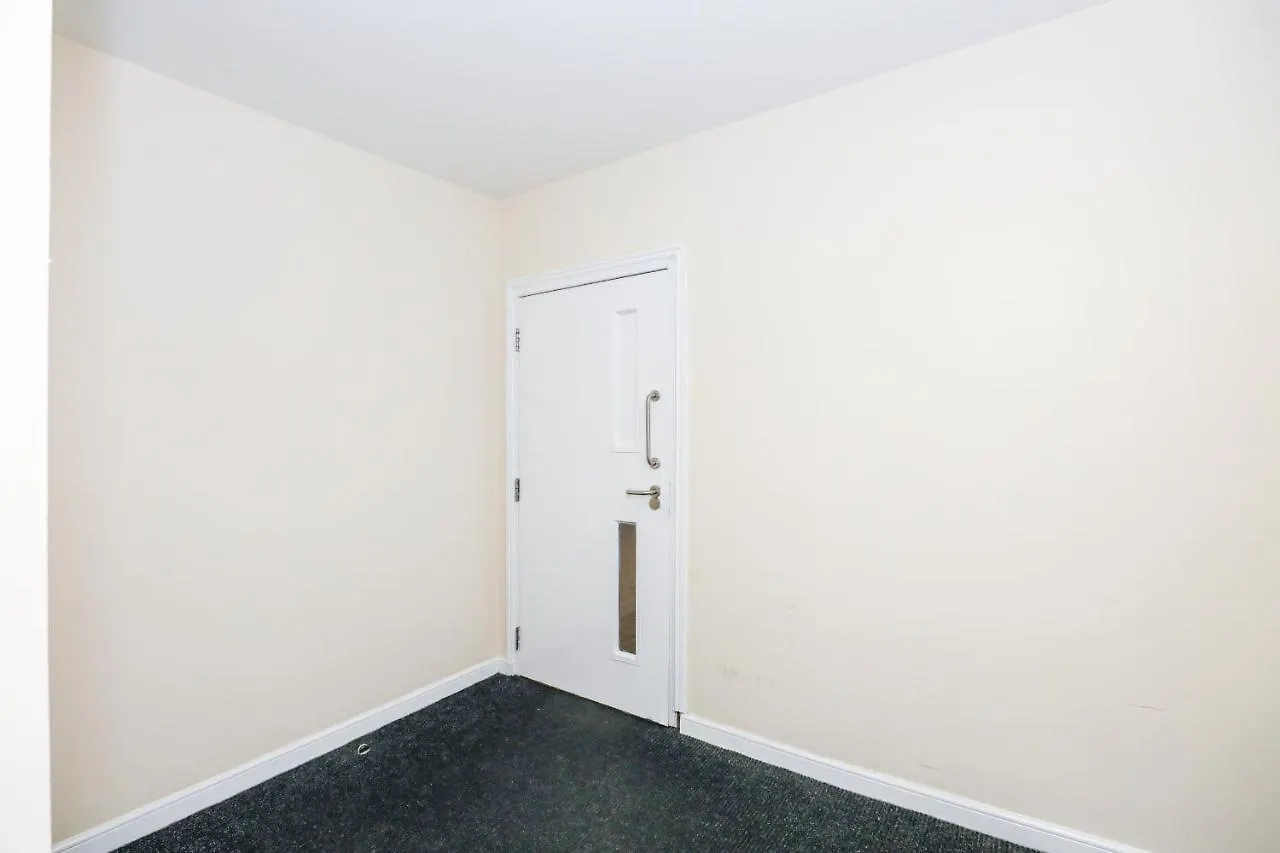 Waterfront Castle View 3 Bed Apartment Edinburgh